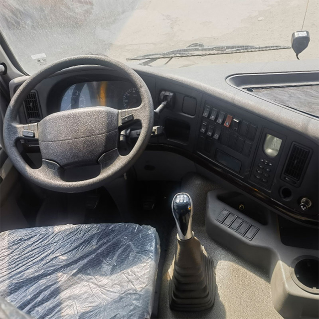 Usado sinotruk howo euro3 diesel 371hp 8*4 volcado camión de transporte