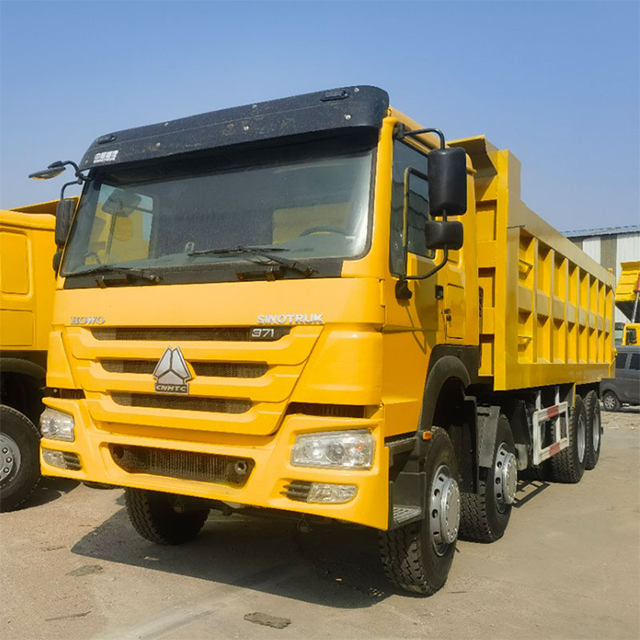 Usado sinotruk howo euro3 diesel 371hp 8*4 volcado camión de transporte