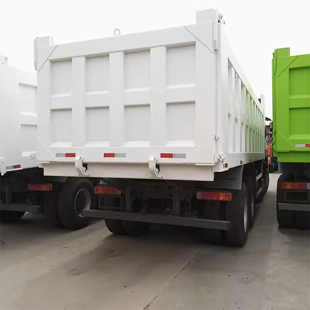 Nuevo precio bajo sinotruk Howo LHD/RHD 400HP 8x4 Dumper Truck